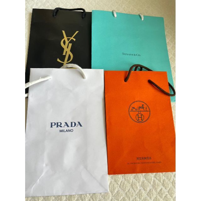 Yves Saint Laurent Beaute(イヴサンローランボーテ)のハイブランドショップ袋４枚セット レディースのバッグ(ショップ袋)の商品写真