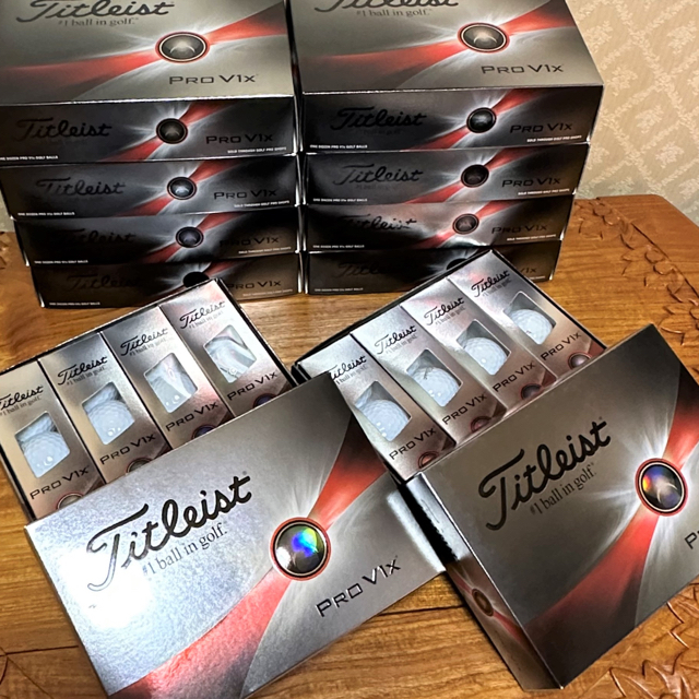 Titleist(タイトリスト)の送料無料  10ダースセット Titleist  NEW PRO V1x スポーツ/アウトドアのゴルフ(その他)の商品写真