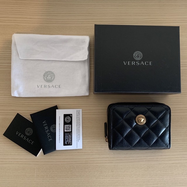 新品未使用　完売Versace 財布　ヴェルサーチ　ベルサーチ　 コインケース