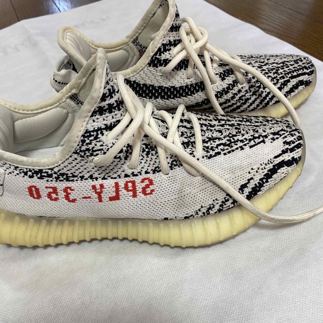 YEEZY（adidas）(イージー)のアディダス　イージーブースト　350 V2 ゼブラ レディースの靴/シューズ(スニーカー)の商品写真