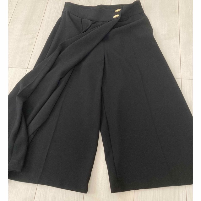 ZARA(ザラ)のZARA 前プリーツ　スカートパンツ　S レディースのパンツ(その他)の商品写真