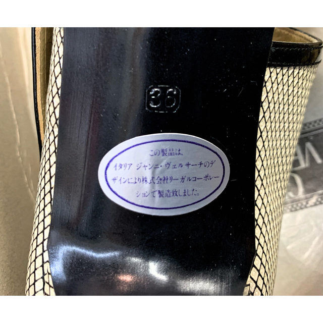 Gianni Versace(ジャンニヴェルサーチ)の23.5cmサンダルGIANNI VERSACEエナメル8cmヒール レディースの靴/シューズ(サンダル)の商品写真