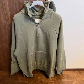 フィアオブゴッド(FEAR OF GOD)のFOG Essntials FEAR OF GOD ハーフジップパーカー(パーカー)