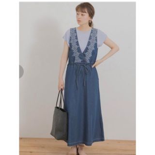 アーバンリサーチ(URBAN RESEARCH)のクロス刺繍デニムジャンパースカート(ロングワンピース/マキシワンピース)