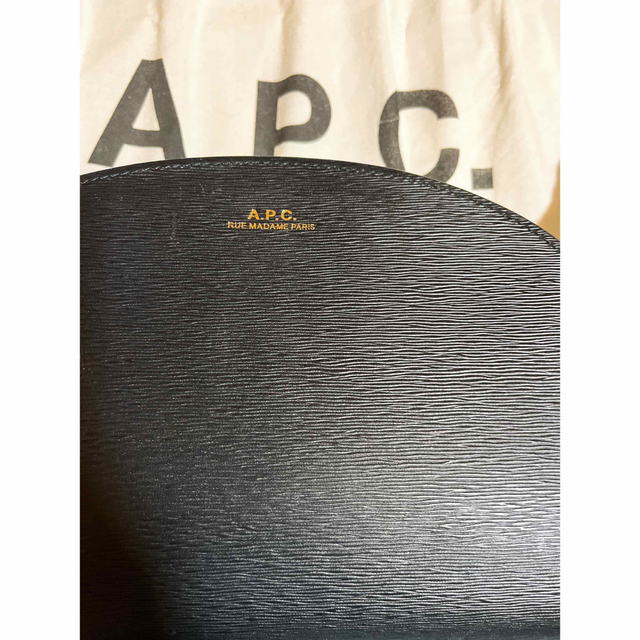 A.P.C(アーペーセー)のa.p.c ハーフムーンバッグ　ブラック レディースのバッグ(ショルダーバッグ)の商品写真