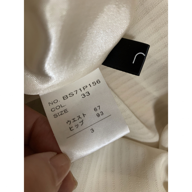 RU(アールユー)のruのオフホワイトのふわふわフレアスカート レディースのスカート(ひざ丈スカート)の商品写真