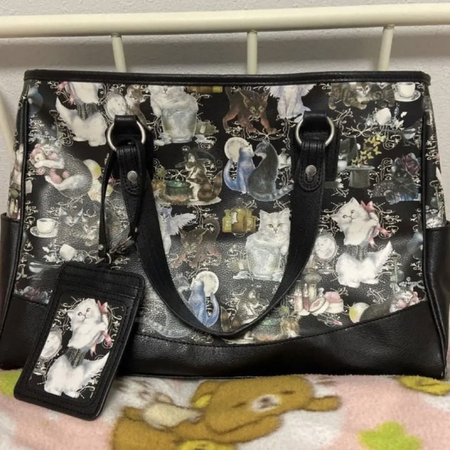 axes femme セブリーヌ総柄ボストンバッグ 猫柄 | フリマアプリ ラクマ