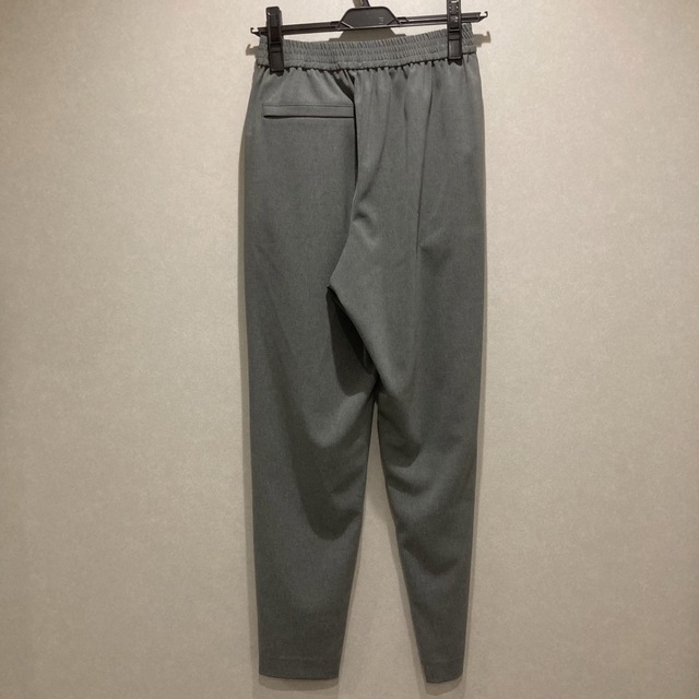 HYKE(ハイク)の新品未使用 HYKE STRETCH TAPERED PANTS レディースのパンツ(カジュアルパンツ)の商品写真