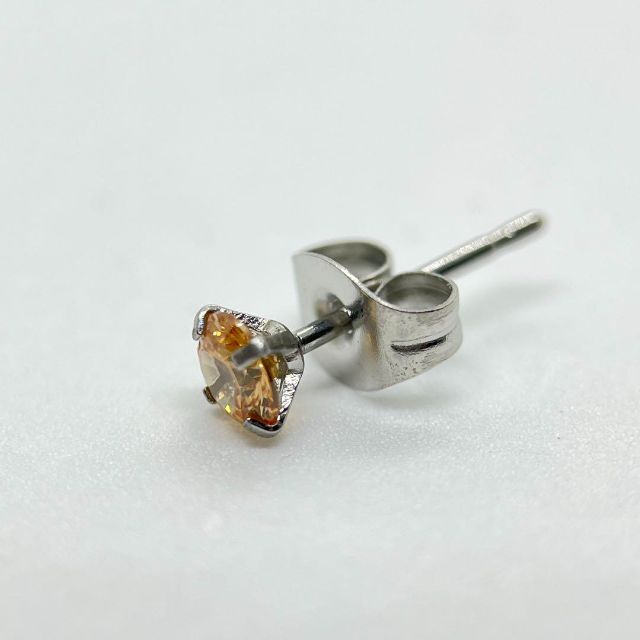 ピアス レディース ステンレス ジルコニア シャンパンゴールド 4mm 316l レディースのアクセサリー(ピアス)の商品写真