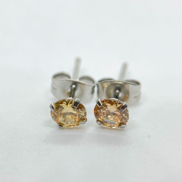 ピアス レディース ステンレス ジルコニア シャンパンゴールド 5mm 316l レディースのアクセサリー(ピアス)の商品写真