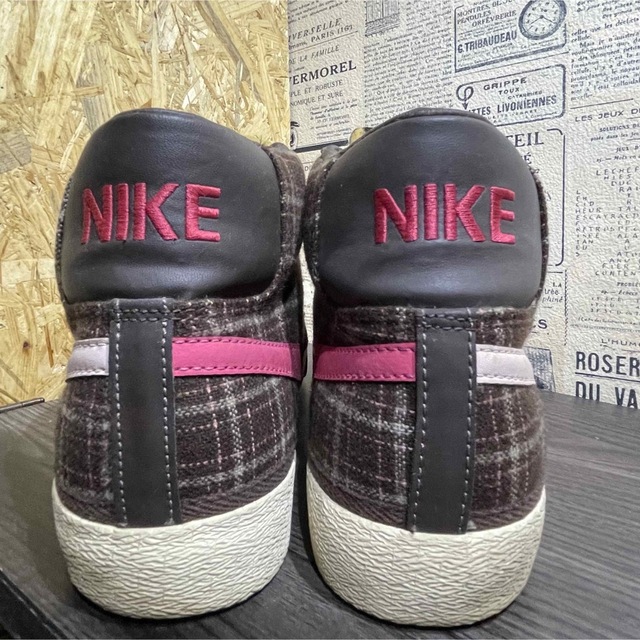 NIKE(ナイキ)のNIKE WMNS BLAZER MID X-girl size 11 メンズの靴/シューズ(スニーカー)の商品写真