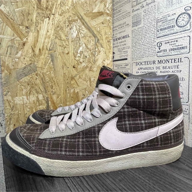 NIKE(ナイキ)のNIKE WMNS BLAZER MID X-girl size 11 メンズの靴/シューズ(スニーカー)の商品写真