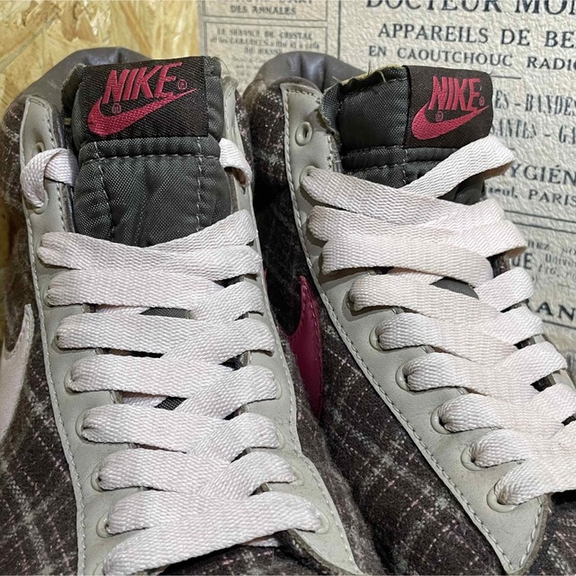 NIKE(ナイキ)のNIKE WMNS BLAZER MID X-girl size 11 メンズの靴/シューズ(スニーカー)の商品写真