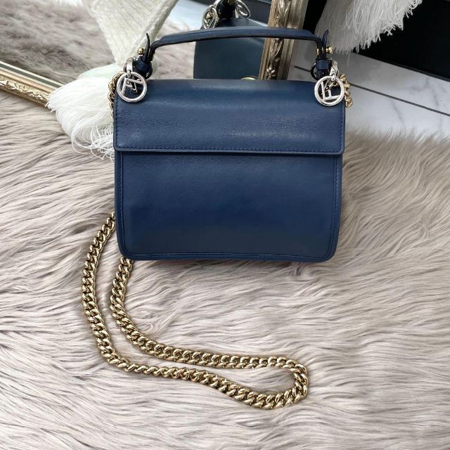 美品FENDI フェンディ キャナイ チェーンショルダーバッグ ネイビー