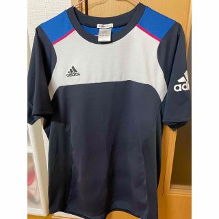 アディダス(adidas)のadidas Tシャツ(Tシャツ/カットソー(半袖/袖なし))