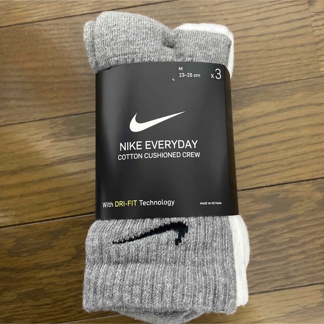 NIKE(ナイキ)の新品未使用 NIKE クルーソックス 3足セット 23~25cm ナイキ靴下 メンズのレッグウェア(ソックス)の商品写真