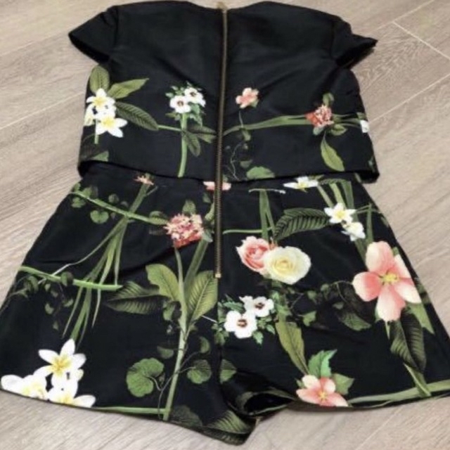 TED BAKER(テッドベイカー)のTed baker パンツタイプ ワンピース 花柄 ブラック レディースのワンピース(その他)の商品写真