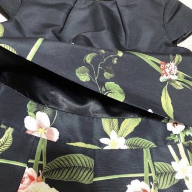 新品 TED BAKER カットアウト刺繍レース×フレアスリーブ ワンピース 黒