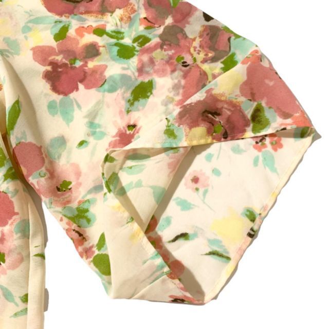 STRAWBERRY-FIELDS(ストロベリーフィールズ)の美品 ストロベリーフィールズ 花柄シフォンブラウス プルオーバートップス 2 L レディースのトップス(シャツ/ブラウス(半袖/袖なし))の商品写真