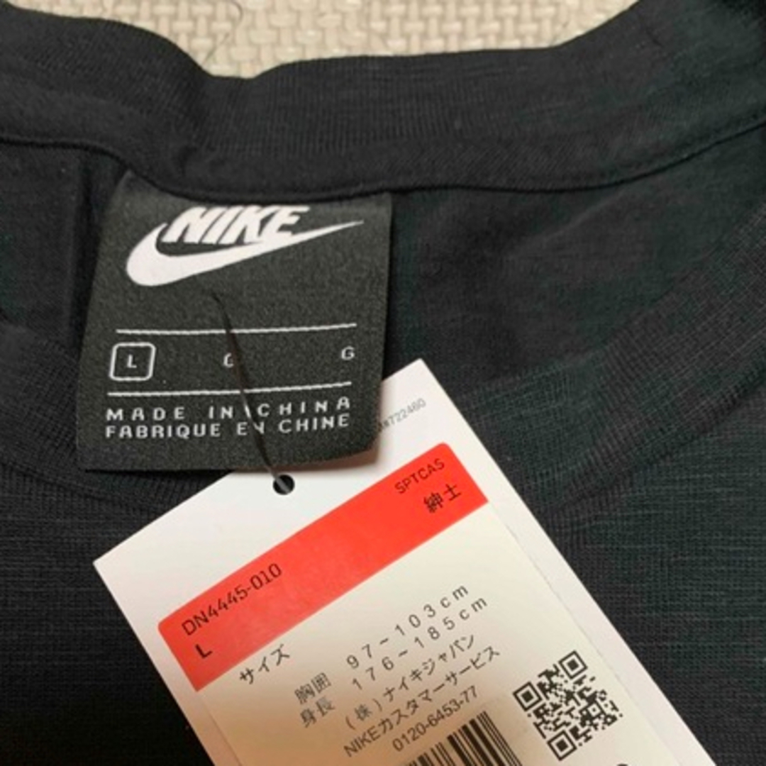 NIKE(ナイキ)のNIKE ナイキ　ロンT ロングTシャツ L  黒　蓄光　未使用　タグ付き メンズのトップス(Tシャツ/カットソー(七分/長袖))の商品写真