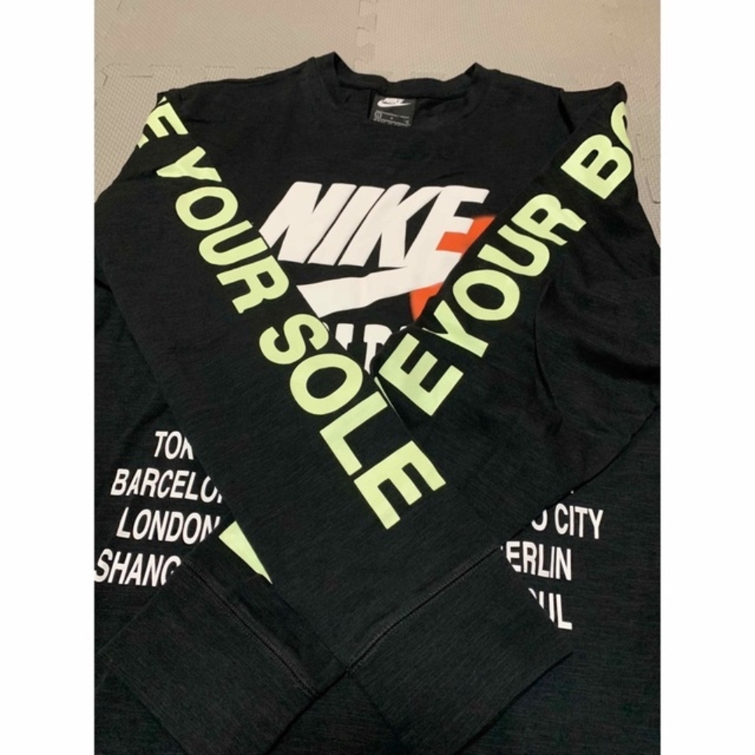 NIKE(ナイキ)のNIKE ナイキ　ロンT ロングTシャツ L  黒　蓄光　未使用　タグ付き メンズのトップス(Tシャツ/カットソー(七分/長袖))の商品写真