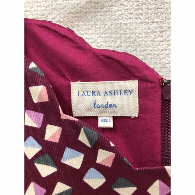 LAURA ASHLEY(ローラアシュレイ)のLAURA ASHLEY ローラアシュレイ ロンドン ノースリーブ ワンピース レディースのワンピース(ひざ丈ワンピース)の商品写真