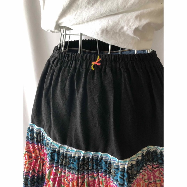 Santa Monica(サンタモニカ)の希少 ヴィンテージ ベトナム モン族 ハンド 刺繍スカート レディースのスカート(ひざ丈スカート)の商品写真
