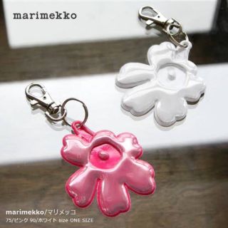 マリメッコ(marimekko)のマリメッコ　ウニッコ　リフレクター　白　ホワイト　ピンク　反射板　新品　箱付き(キーホルダー)