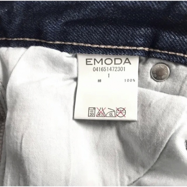 EMODA(エモダ)の新品未使用★EMODA クラッシュス裾スリットデニムジーンズ1/インディゴ レディースのパンツ(デニム/ジーンズ)の商品写真