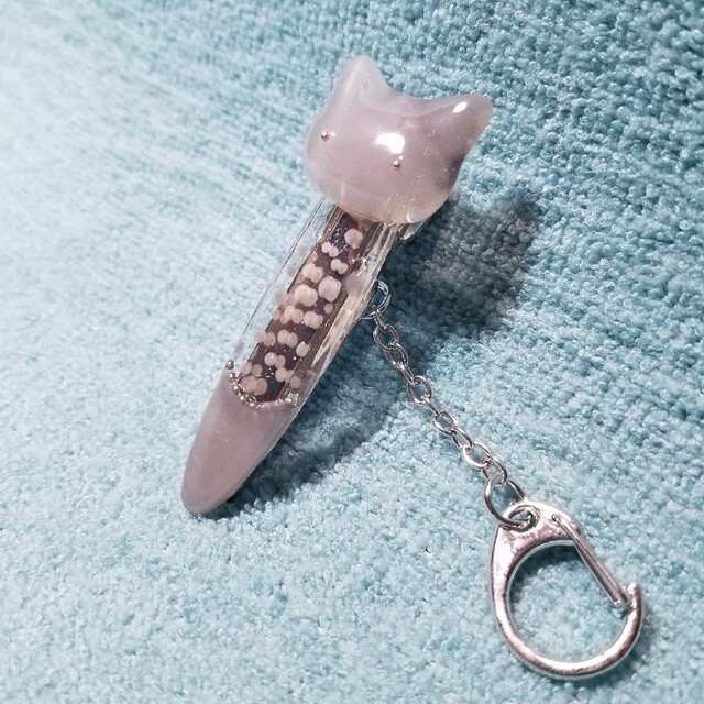 ^•ᢦ•^ ねこキークリップ【グレー】♪ハンドメイド✩ ハンドメイドのアクセサリー(キーホルダー/ストラップ)の商品写真