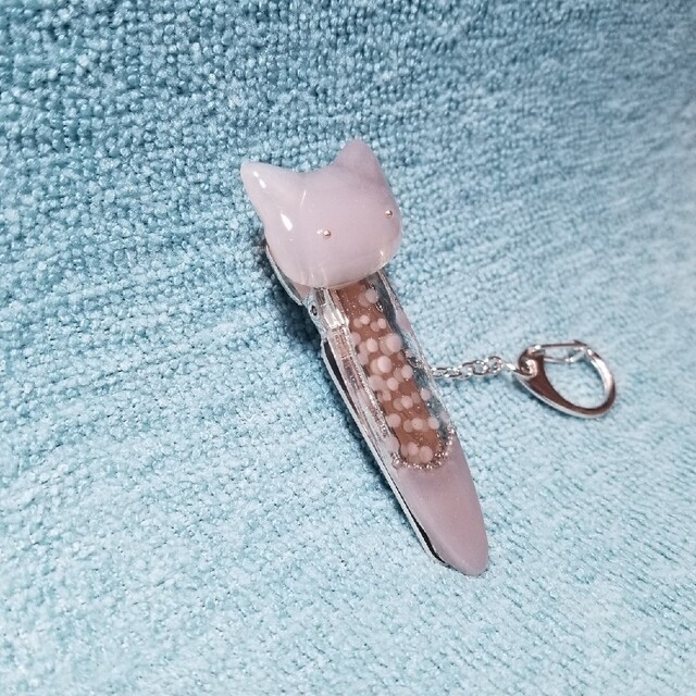 ^•ᢦ•^ ねこキークリップ【グレー】♪ハンドメイド✩ ハンドメイドのアクセサリー(キーホルダー/ストラップ)の商品写真