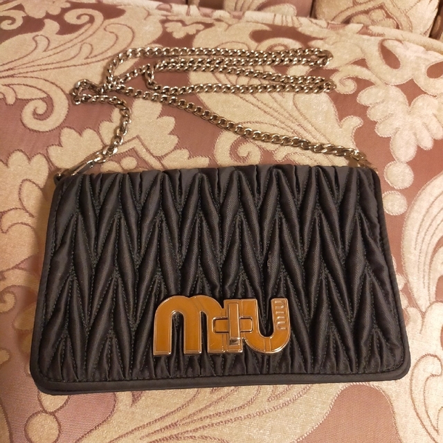 miumiu　ショルダーミニバッグレディース