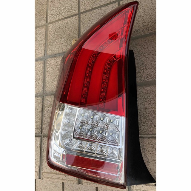 トヨタ プリウス30社外LED（クリスタルアイ）テールランプ 美品