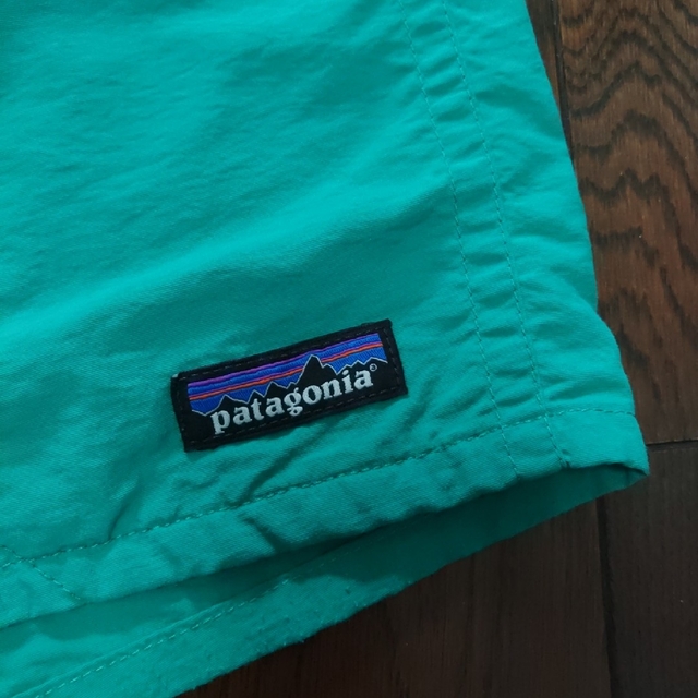 patagonia(パタゴニア)のpatagonia　バギーズショーツ　EMRD XS　緑　エメラルドグリーン メンズのパンツ(ショートパンツ)の商品写真