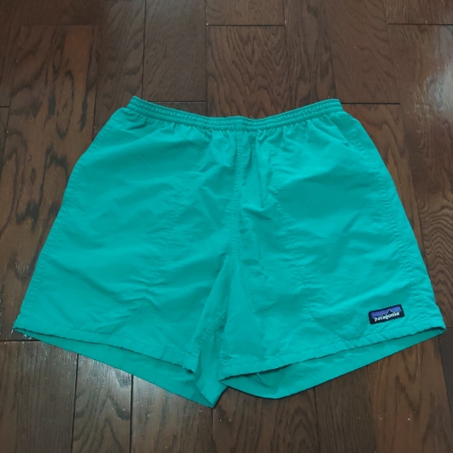 patagonia(パタゴニア)のpatagonia　バギーズショーツ　EMRD XS　緑　エメラルドグリーン メンズのパンツ(ショートパンツ)の商品写真