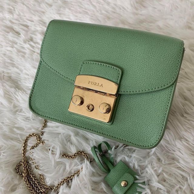 美品　FURLA フルラメトロポリス ショルダーバッグ