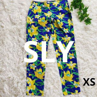 スライ(SLY)の❇️790❇️SLY スライ【XS】⚜️花柄パンツ⚜️(カジュアルパンツ)