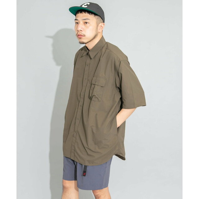 URBAN RESEARCH DOORS(アーバンリサーチドアーズ)の【BRN】『速乾』『撥水』『別注』BURLAP OUTFITTER*EKAL サプレックスナイロンS/Sシャツ メンズのトップス(シャツ)の商品写真