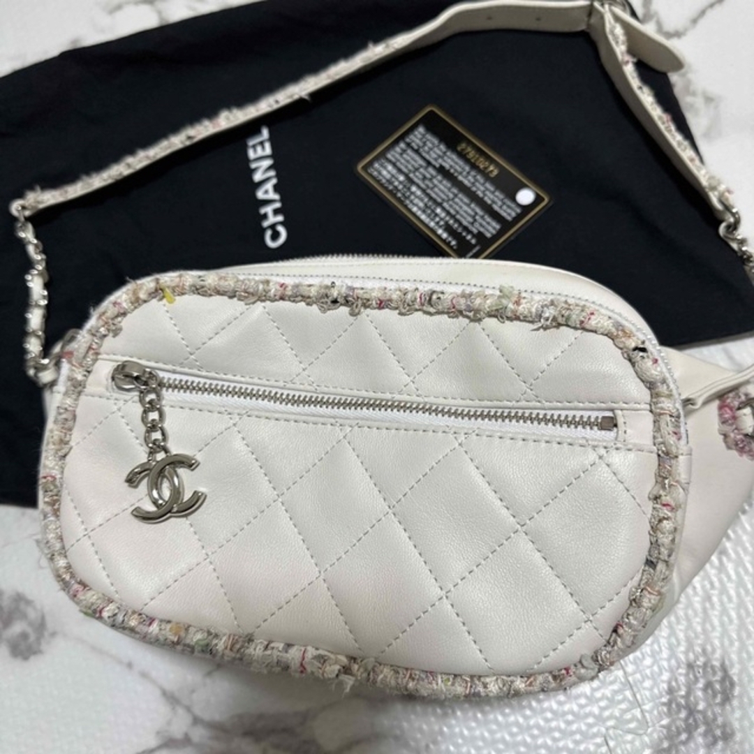 CHANEL ボディバッグ