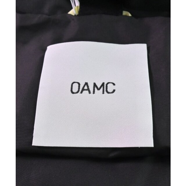 OAMC(オーエーエムシー)のOAMC ダウンジャケット/ダウンベスト L 黒xグレー(ストライプ) 【古着】【中古】 メンズのジャケット/アウター(ダウンジャケット)の商品写真