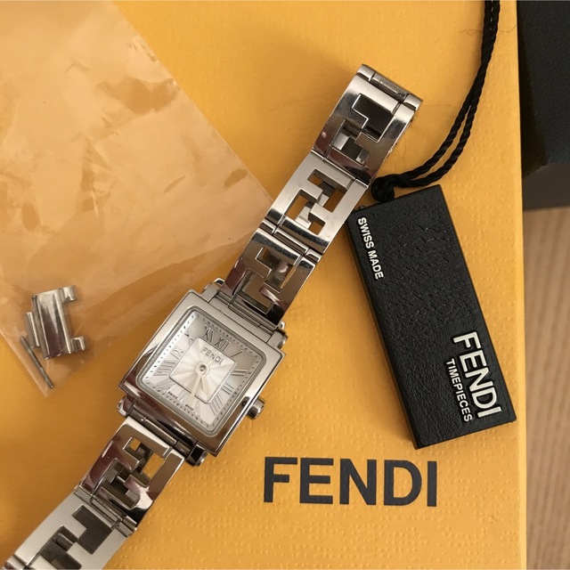 爆買い! 【美品 6200L 稼働品】FENDI クアドロ クアドロ