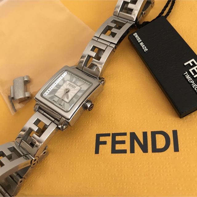 本物 美品 FENDI フェンディ FENDI クアドロミニ 宅配便配送 腕時計