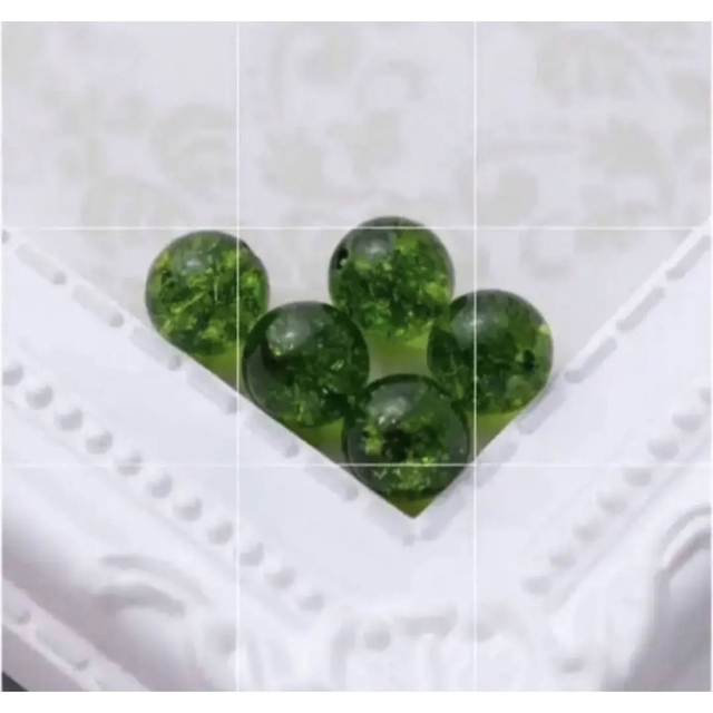 AAA ペリドット 緑 パワーストーン 天然石 8ミリ５粒 両穴  S77 ハンドメイドの素材/材料(各種パーツ)の商品写真