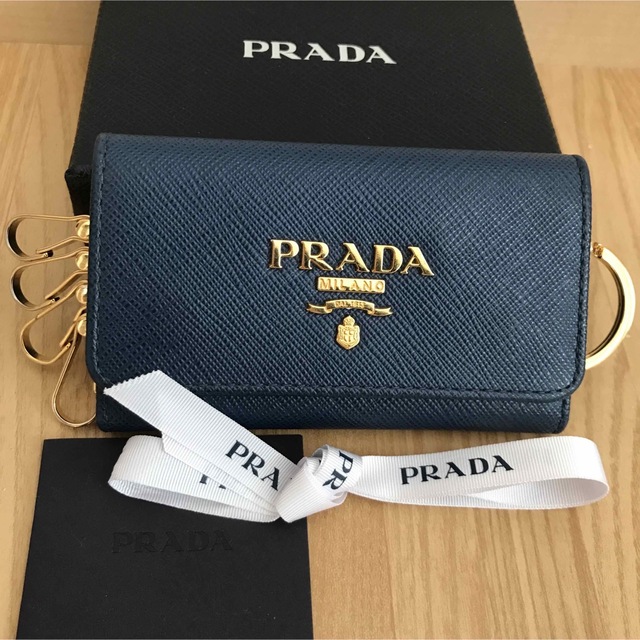 新作　新型金具　美品　PRADA プラダ　キーリング付　キーケース　キーホルダー