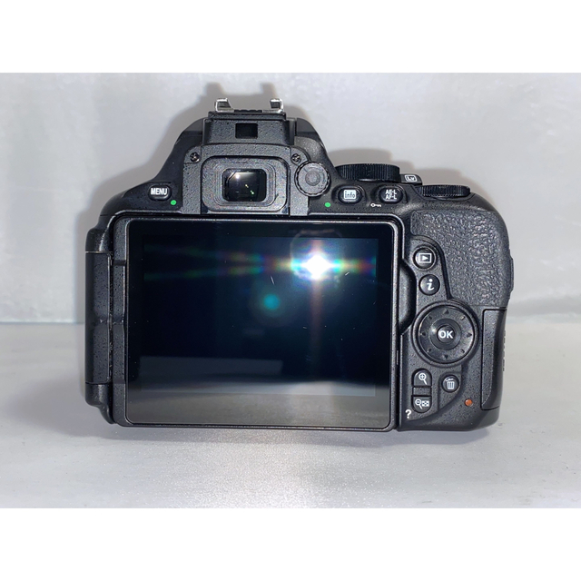 Nikon(ニコン)の【最新機種‼︎】Nikon D5600 18-55mm VR レンズキット スマホ/家電/カメラのカメラ(デジタル一眼)の商品写真