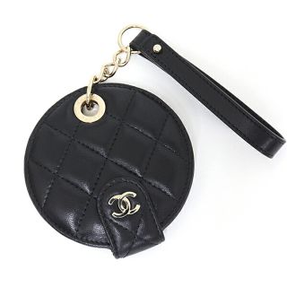 シャネル(CHANEL)のCHANEL シャネル ラウンド型 ネームタグ ネームホルダー マトラッセ ココマーク ノベルティ 非売品 バッグチャーム キーホルダー ラムスキン レザー ブラック シルバー金具 【中古】Sランク(その他)