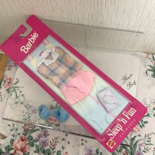 バービー(Barbie)のBarbie Sleep 'n Fun  バービーの寝間着　＆　スリッパ　(２)(ぬいぐるみ/人形)