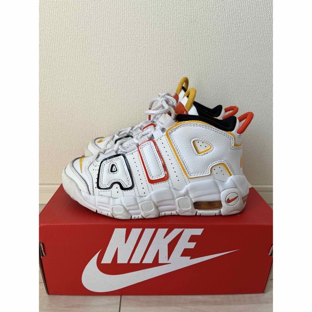 NIKE(ナイキ)のNIKE AIR MORE UPTEMPO キッズ キッズ/ベビー/マタニティのキッズ靴/シューズ(15cm~)(スニーカー)の商品写真