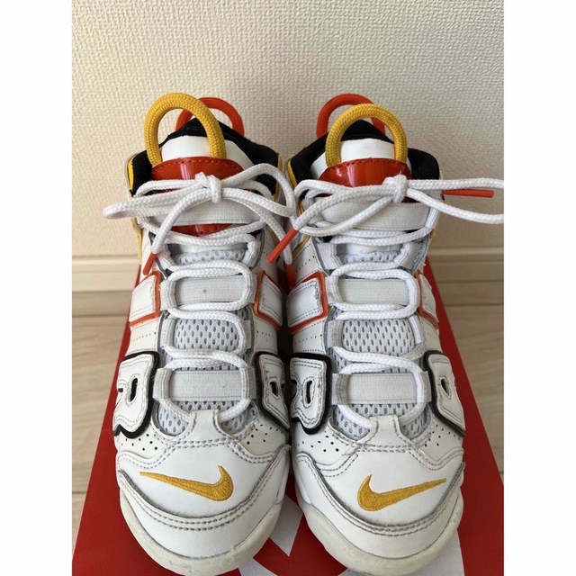 NIKE(ナイキ)のNIKE AIR MORE UPTEMPO キッズ キッズ/ベビー/マタニティのキッズ靴/シューズ(15cm~)(スニーカー)の商品写真