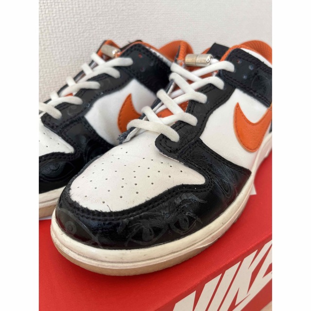 NIKE(ナイキ)のNIKE DUNK Low halloween キッズ　ハロウィーン キッズ/ベビー/マタニティのキッズ靴/シューズ(15cm~)(スニーカー)の商品写真